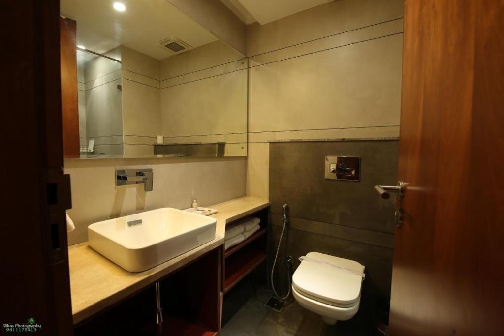 The Central View Faridabad Exterior foto